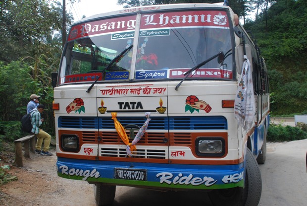 bus-kathmandu-dunche